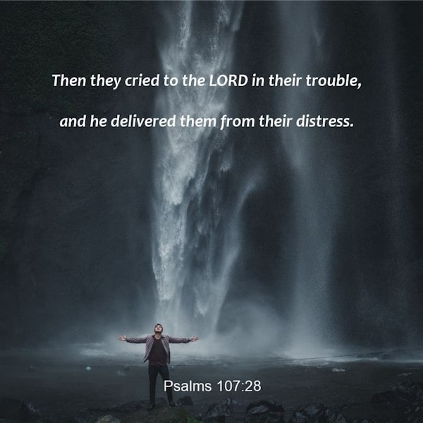 Salmos 107:28